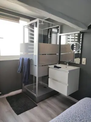 a bathroom with a sink and a mirror at Escale in Liège