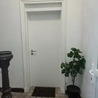 Au pied du théâtre