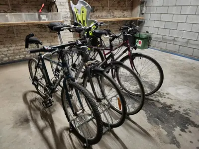 two bikes parked next to each other in a garage at Superbe loft de caractère avec garage à 10' du centre in Liège