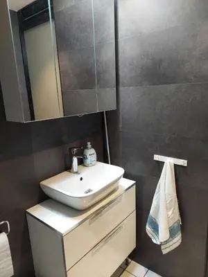 a bathroom with a sink and a mirror at Opeteukske in Lanaken