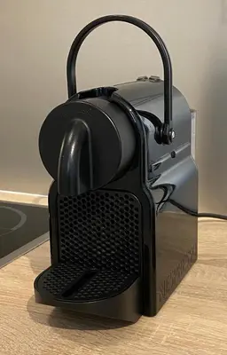 a black iron sitting on top of a box at Sweet Home in Liège
