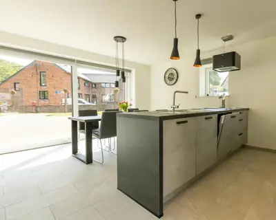 a kitchen with a sink and a counter top at Vakantiewoning De Ketten in Schoppem