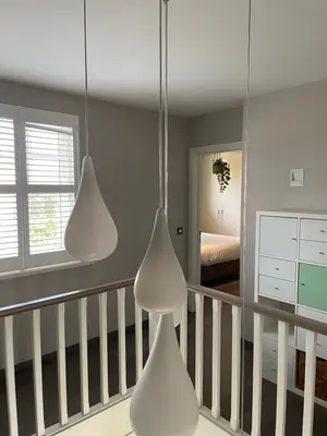 a room with three white vases hanging from the ceiling at Aurelia Glamping en B&B in Lommel