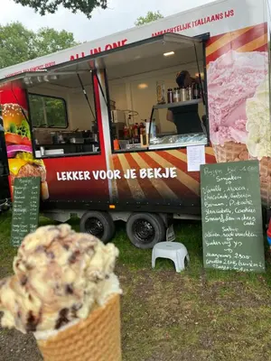 a food truck parked with a basket of food at Hengelhoef Ceder 106 in Houthalen-Helchteren