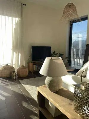 a living room with a lamp on a table at Casa Lariz in Hasselt