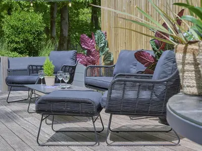 a group of chairs and a table with wine glasses at Zen en Zoet in Zutendaal