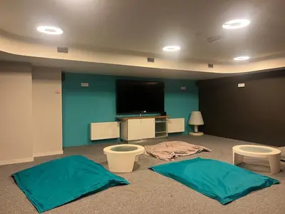a room with two blue mats on the floor and a flat screen tv at Le spot Central securisé sauna rooftop in Liège