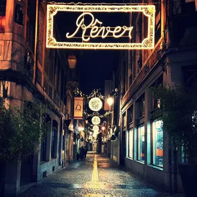an empty street at night with a sign that reads fear at 302 Le Spot Neuvice in Liège