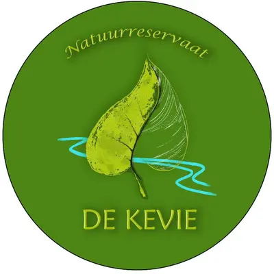 a green recycle sign with a leaf on it at Studio De Kevie in Tongeren