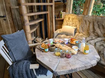 a table with food and drinks on a couch at la pomme de pin Cornesse