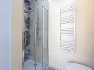 a shower stall in a bathroom with a toilet at Chambre de luxe MADRID a LIEGE Sale de bain privée 1er étage check in autonome cuisine partagée in Liège