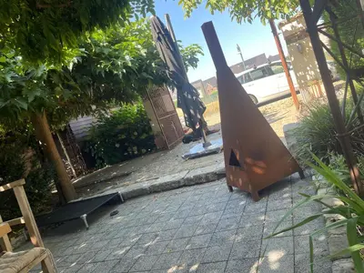 a surfboard sitting on the ground next to a fence at Het Wolvennest in Maasmechelen