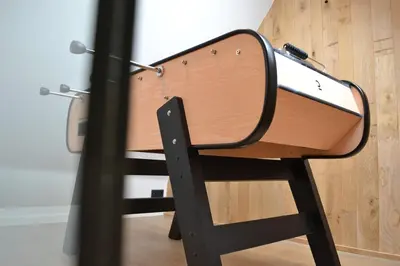 a high chair with a desk in a room at Maison au coeur du village in Aubel