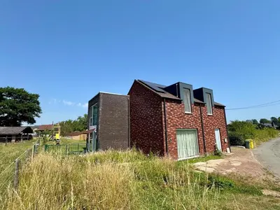an old brick house on the side of a road at Dukes View -explore Haspengouw & surrounding towns in Zoutleeuw