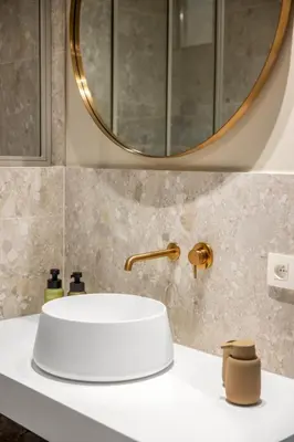 a bathroom with a white sink and a mirror at De Kompanie in Alken