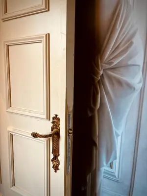 an open door with a door knocker on it at 'T Rood Kasteel in Hasselt