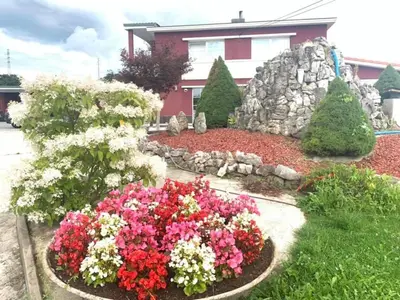 a garden with flowers in front of a house at Villa a Chaudfontaine in Chaudfontaine