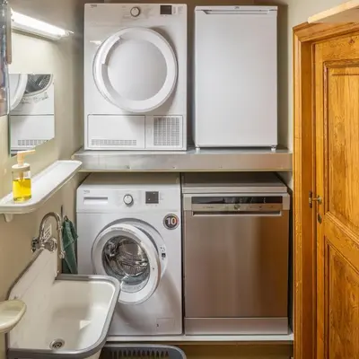 a laundry room with a washing machine and a sink at Vakantiewoning Begijnhof 54 in Sint-Truiden