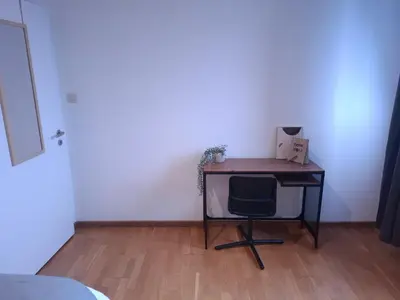 a desk with a chair in a room at L'Horizon Saint-Lambert in Liège