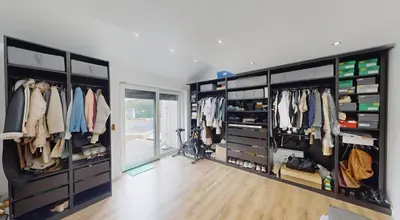 a walk in closet with lots of clothes at Home cinema in Liège