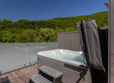 a hot tub sitting on top of a deck at Atelier Cosy in Pepinster