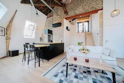 a living room with a white couch and a table at Logement temporaire haut de gamme Particuliers & entreprises in Liège