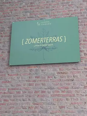 a sign on the side of a brick wall at Domein Hengelhoef in Houthalen-Helchteren