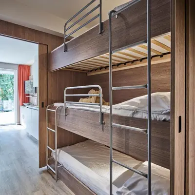 a bunk bed room with two bunk beds at Green Resort Limburg in Houthalen-Helchteren
