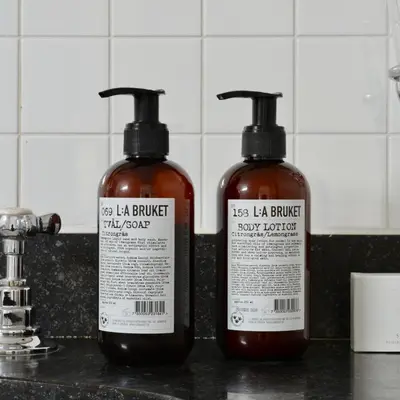 two bottles of hair products sitting on a counter at Boetiekhotel Hemelhuys in Hasselt