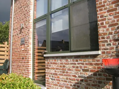 a window on the side of a brick building at 't Gillebroek in Borgloon