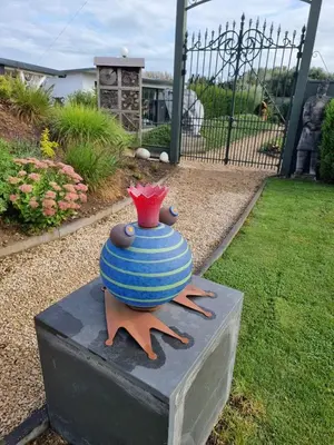 a vase sitting on a block in a yard at Hotel Monte Cristo in Hoeselt