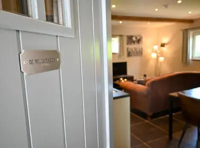 a door with a do not disturb sign in a living room at Wellness B&B De Zevenslaper in Geetbets