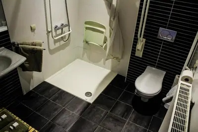 a small bathroom with a toilet and a sink at Hotel De Maretak in Dilsen-Stokkem