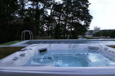 a jacuzzi tub with a sink in a yard at GT Lounge in Heusden - Zolder