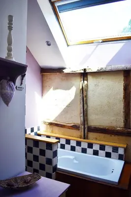 a bathroom with a window and a bath tub at Vakantiewoning Veurservallei in Voeren