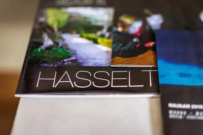 a book with the word hazard written on it at B&B Bloonwinning in Hasselt