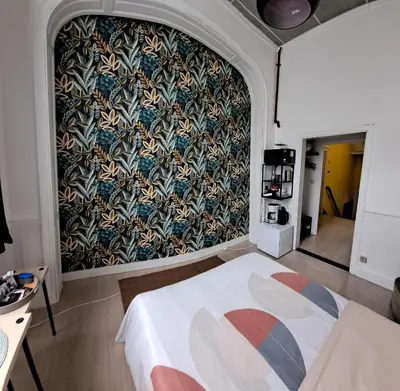 a bedroom with a wall with a patterned wall at Le Piercot in Liège