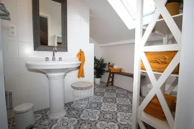 a bathroom with a sink and a bunk bed at B&B Le Jardin in Pelt