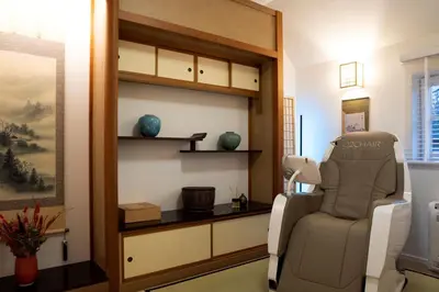 a salon with a chair in a room at Wabi Sabi B&B in Peer