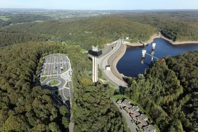 an aerial view of the spillway of a reservoir at Une Chambre à Foyr ? in Jalhay