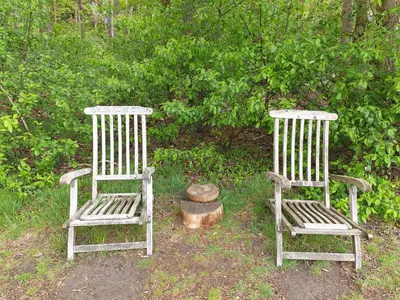 two rocking chairs sitting next to a fire place at Tijd voor jezelf en elkaar bij Me&We in Zutendaal