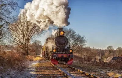 a steam train is coming down the tracks at Vakantiewoning P3F in Plombières