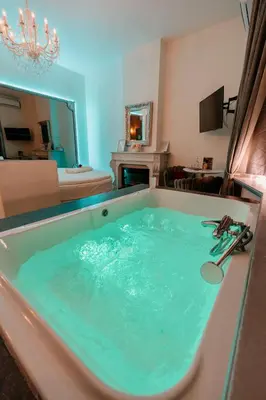 a large tub filled with blue water in a living room at Ô Secret in Liège