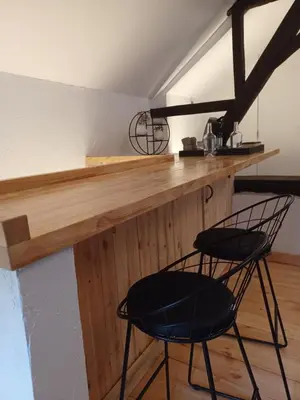 two chairs at a wooden bar in a room at Luxe-kamer Bed en Bokes in Drieslinter