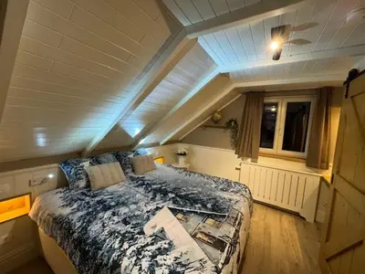 a bedroom with a large bed in a room at Huys In As in As