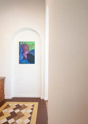 a room with a white wall with a painting on the wall at Le Charbonnage in Genk