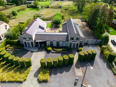 an aerial view of a large house with a yard at B&B Tabibito in Genk
