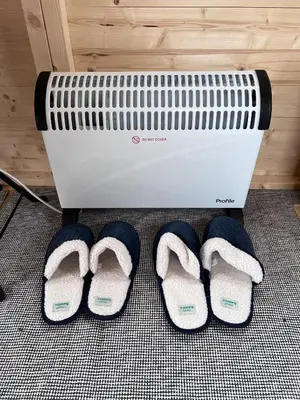 two pairs of slippers sitting next to a box at Ontwaken tussen de paarden in Helen-Bos